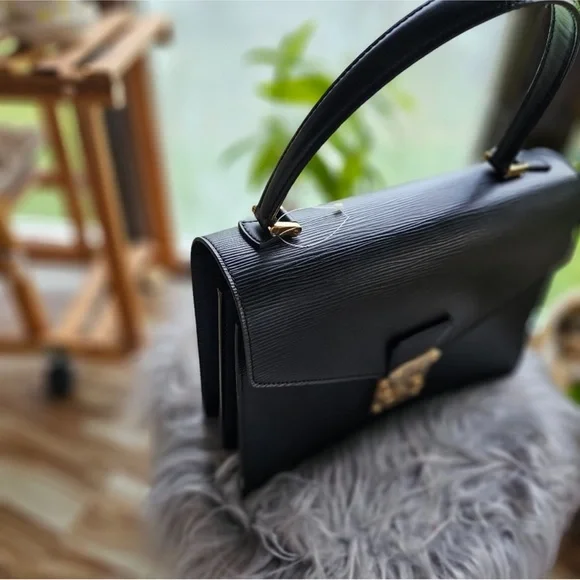 Authentic Louis Vuitton Epi Concorde Handbag - Picture 5 of 13